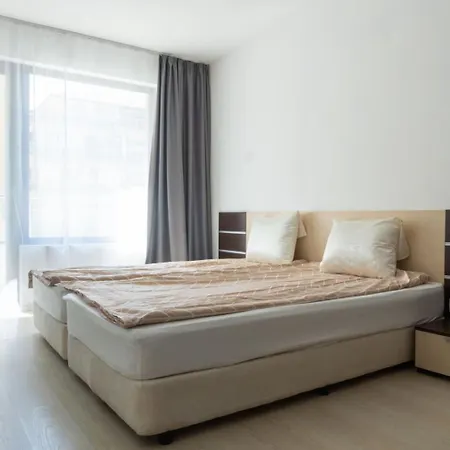 делукс лазур Appartement Pomorie