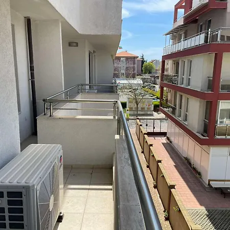 アパート делукс лазур ポモリエ